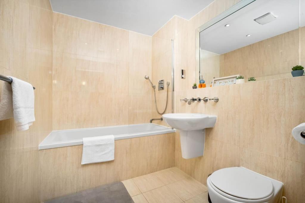 Spacious 2 Bed And Free Parking * Birmingham